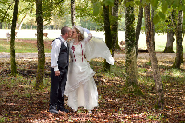 Couple en ext&eacute;rieur