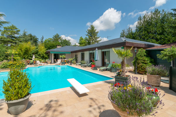 Piscine et ext&eacute;rieur