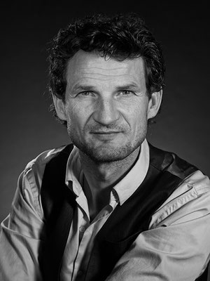 Portrait masculin en noir et blanc