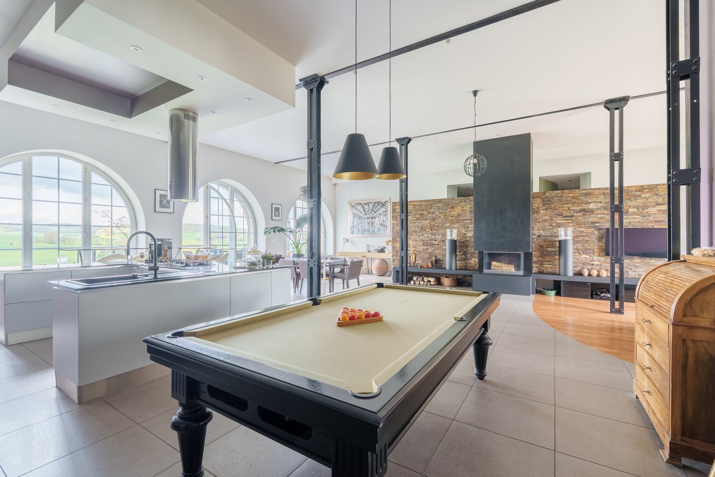 Loft avec billard et grandes verri&egrave;res &agrave; Chambrey